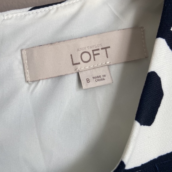 navy blue LOFT abstract workwear dress with cap sleeves size 8 - Picture 2 of 5